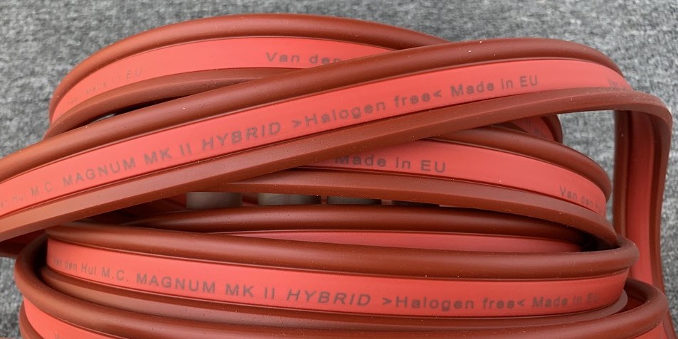 Kabel głośnikowy Van den Hul The Magnum Hybrid MKII (konfekcja